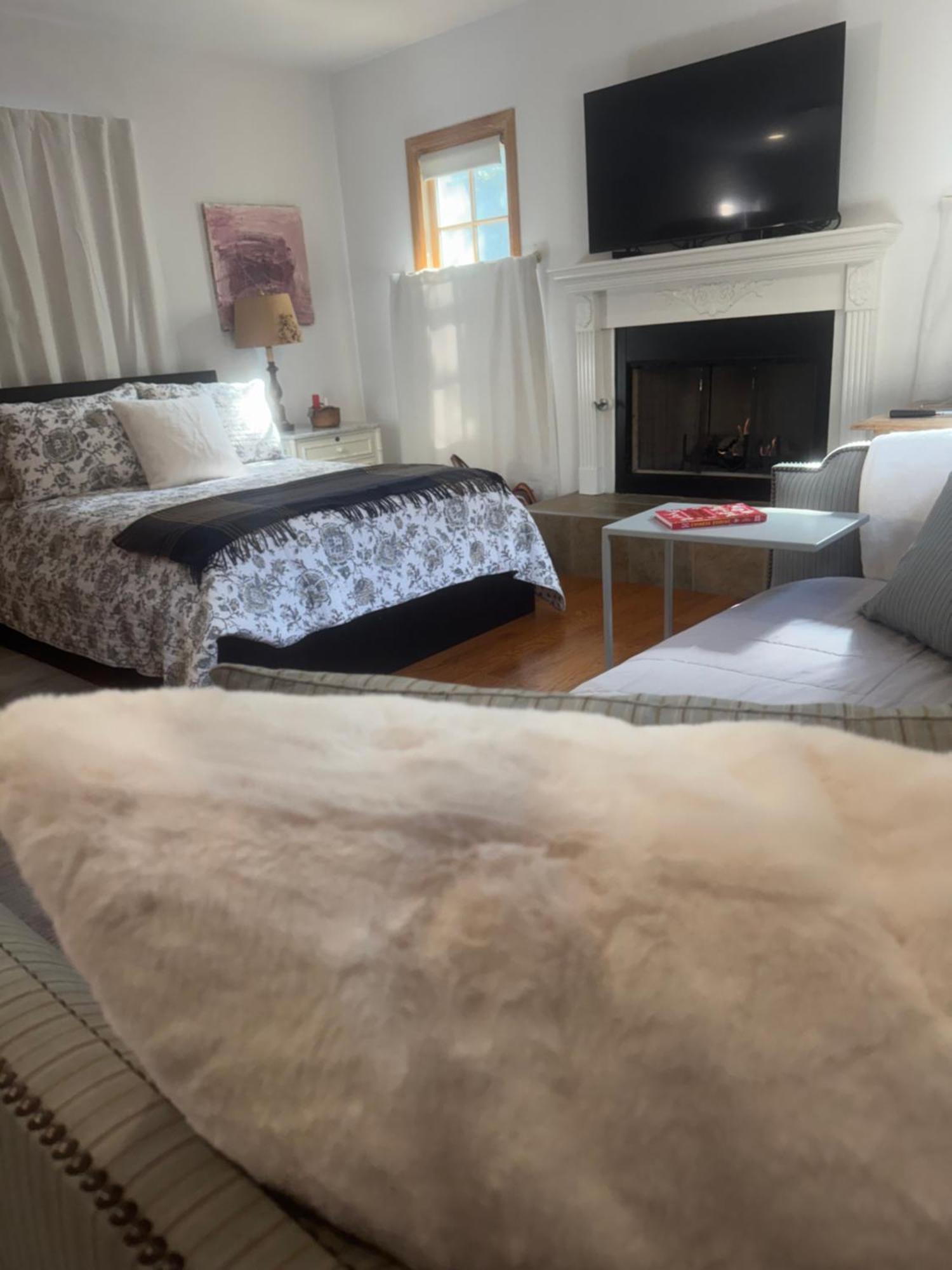 Cozy Brentwood Glen Guest * Los Angeles