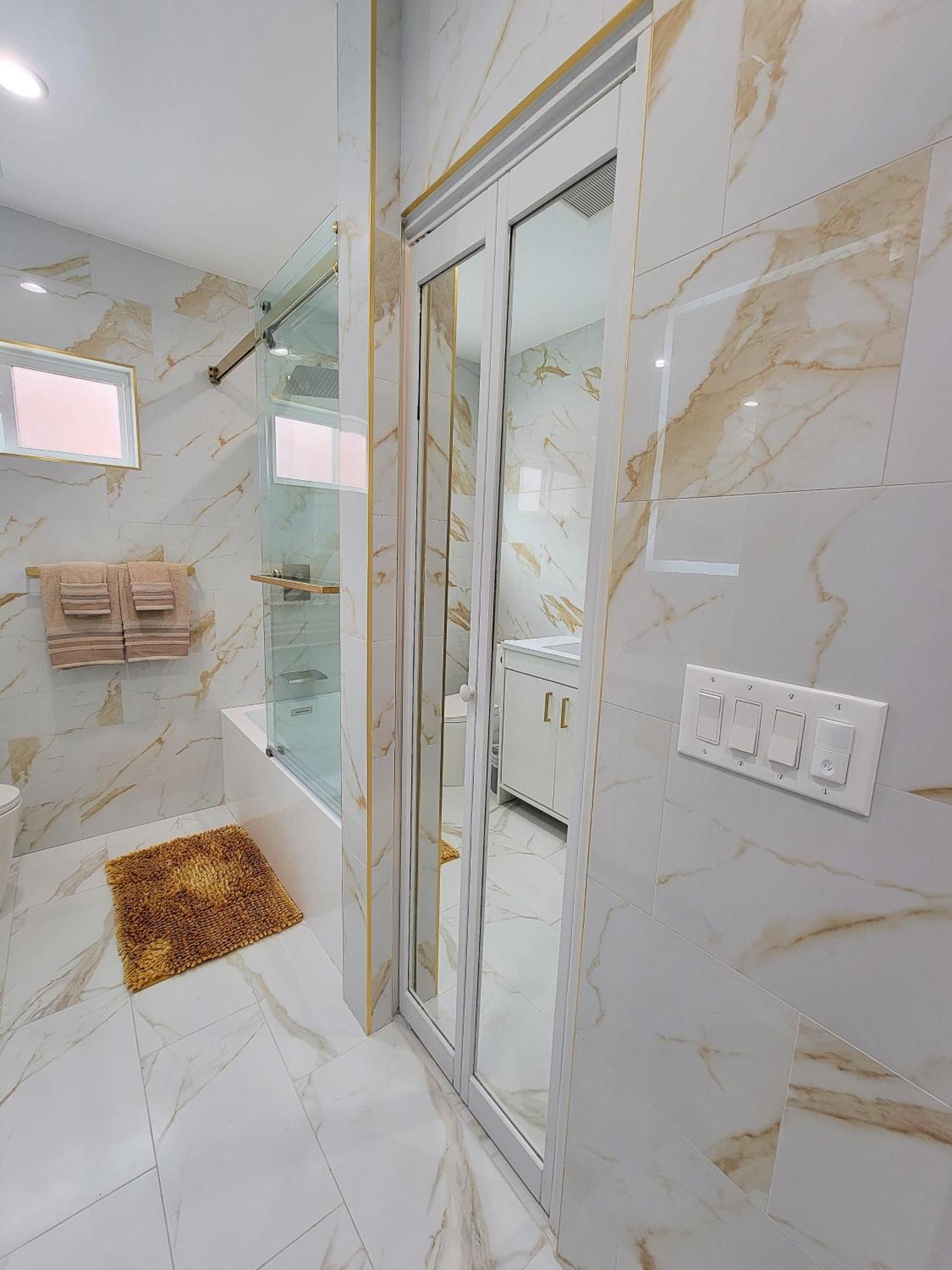 Holiday home Modern Luxury 3 Bedroom Next To La Cienega Plaza With Parking, Wifi, Tv, Bbq 10 Minutes To Rodeo Drive Los Angeles