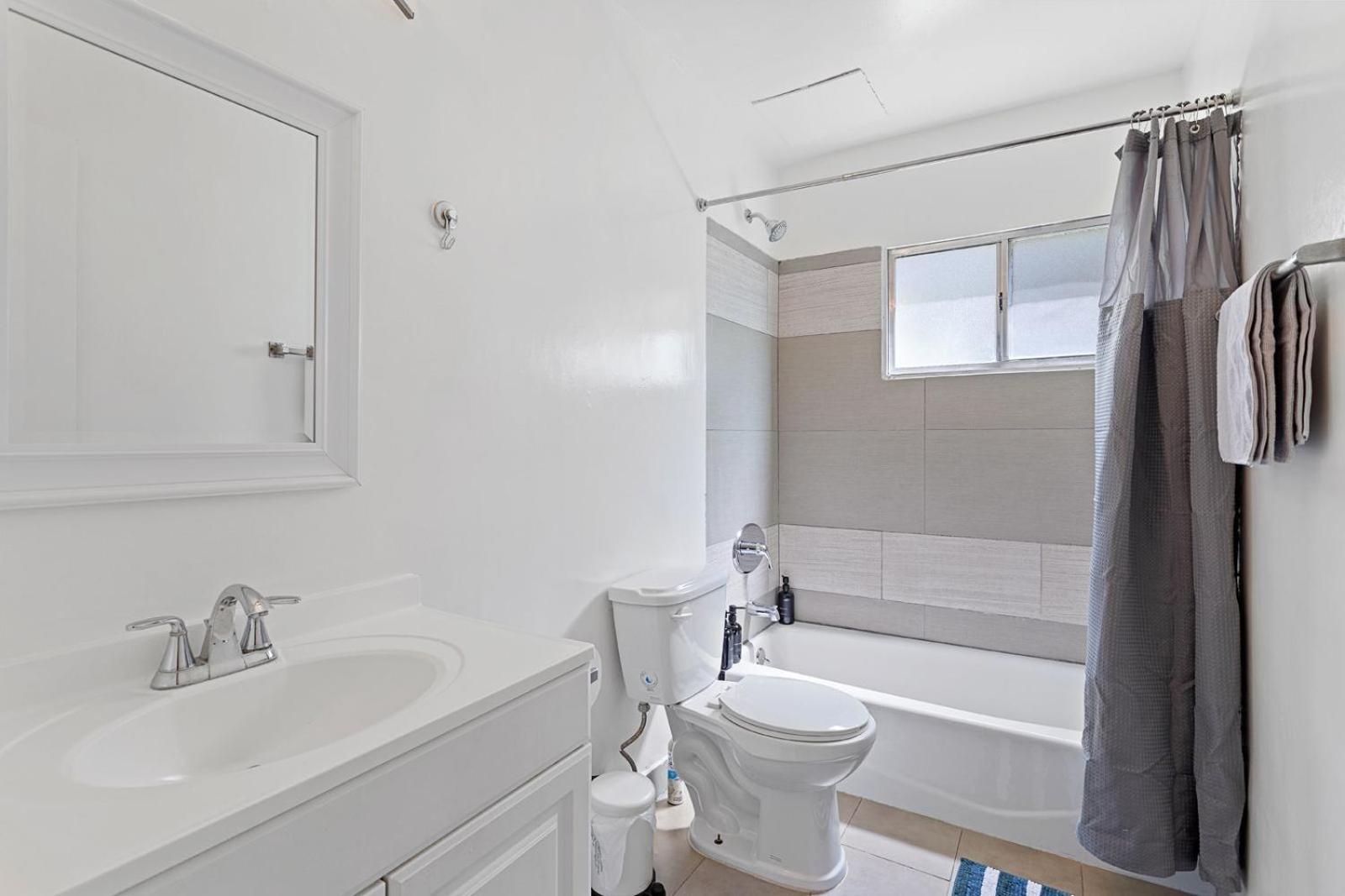 Cozy 1 Bedroom West Hollywood
