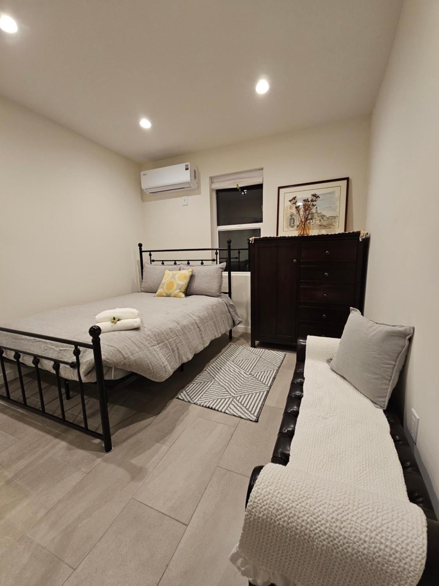 Cozy Away From Villa Los Angeles