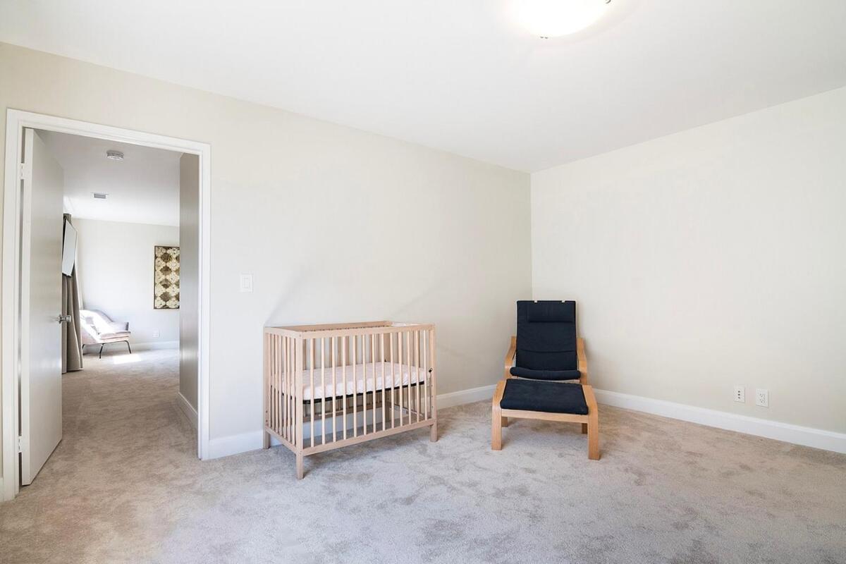 Villa Beautiful 6br Family 2-story With Large Backyard And Outdoor Kitchen Los Angeles