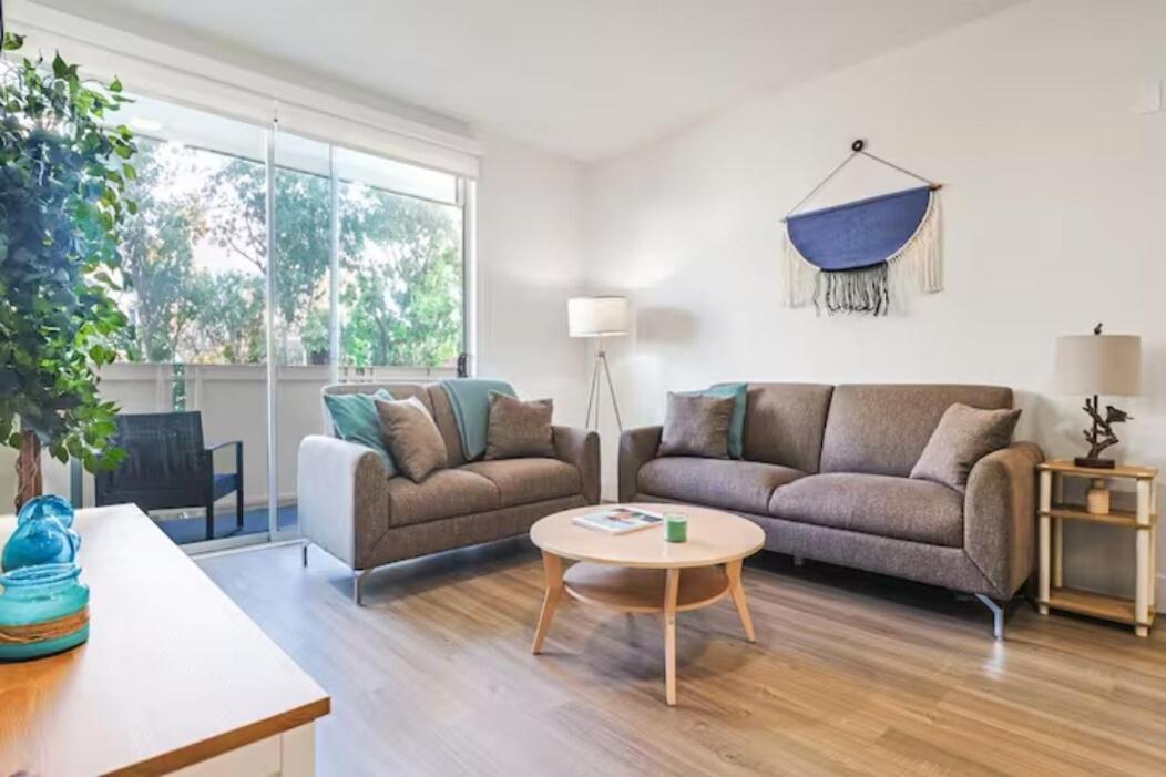 Spacious 2bdr In Sm - 5 Minutes Walk To The Beach! Apartment *