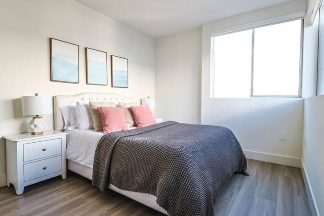 Spacious 2bdr In Sm - 5 Minutes Walk To The Beach! * Los Angeles