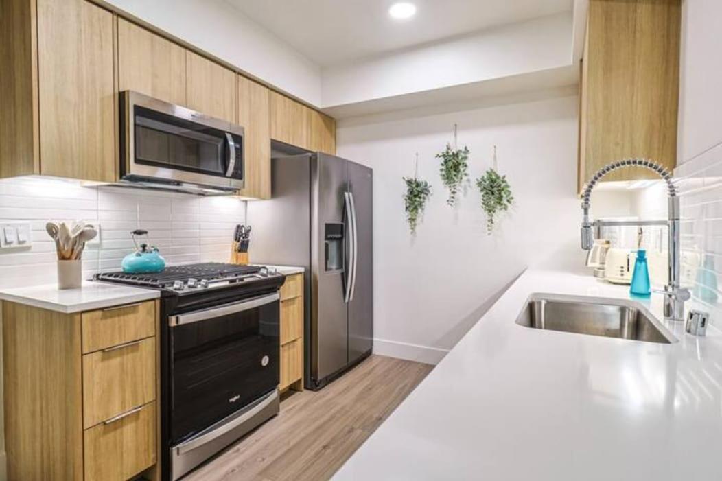 Apartment Spacious 2bdr In Sm - 5 Minutes Walk To The Beach! Los Angeles