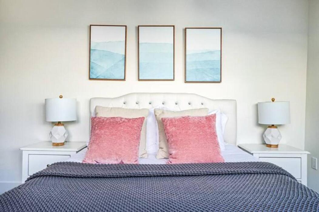 Spacious 2bdr In Sm - 5 Minutes Walk To The Beach! * Los Angeles
