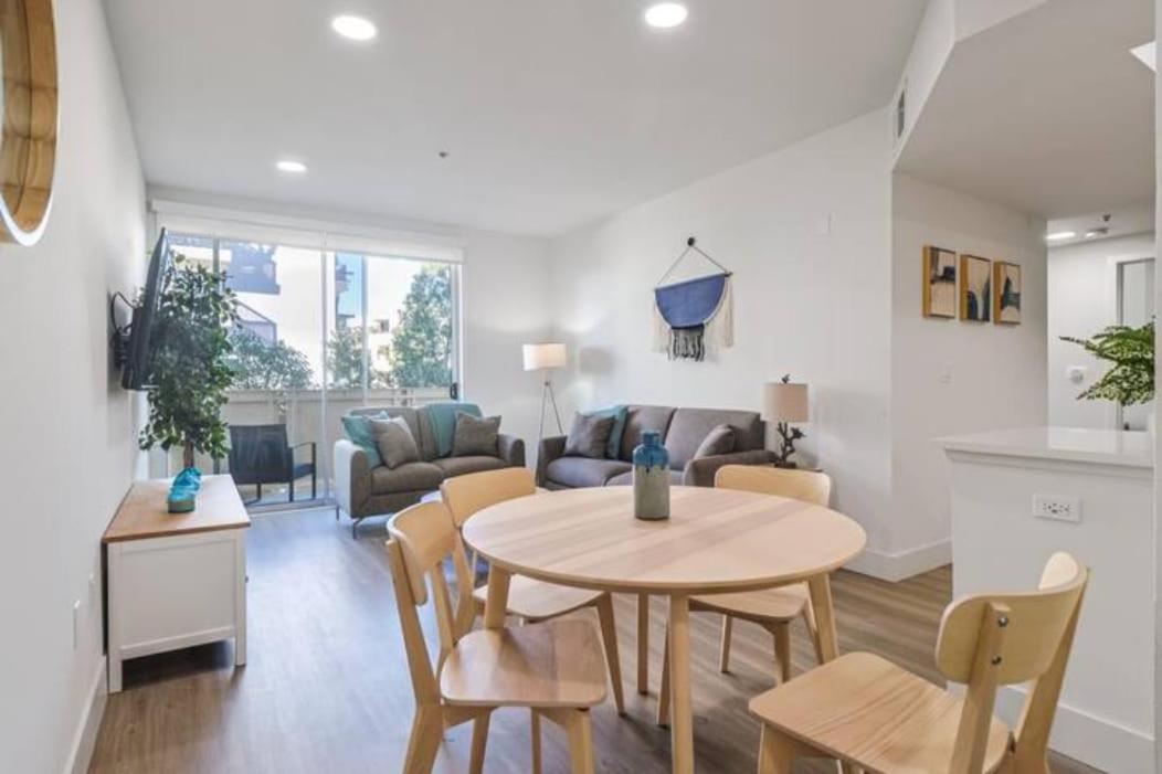 Spacious 2bdr In Sm - 5 Minutes Walk To The Beach! Apartment *