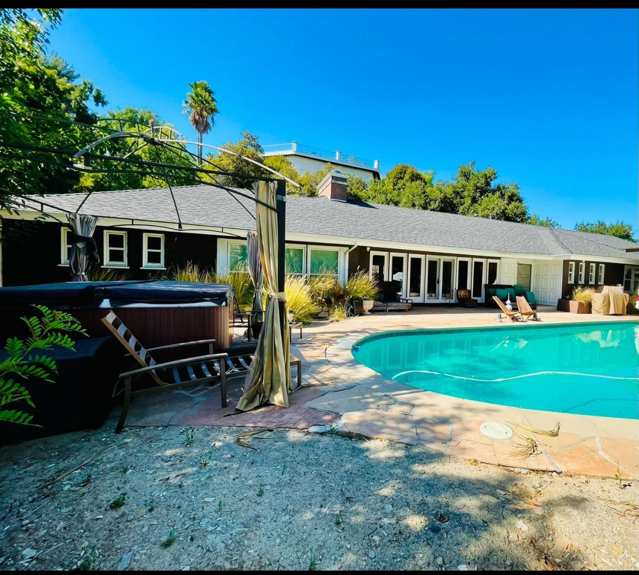 Women Only Oasis In Center Private Bedroom Large Estate View Pool Encino Hills Sherman Oaks 405-101 Xsepulveda Guest house *