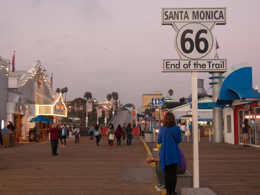 Spacious 2br Near Santa Monica Beach, Walk Everywhere! Apartment