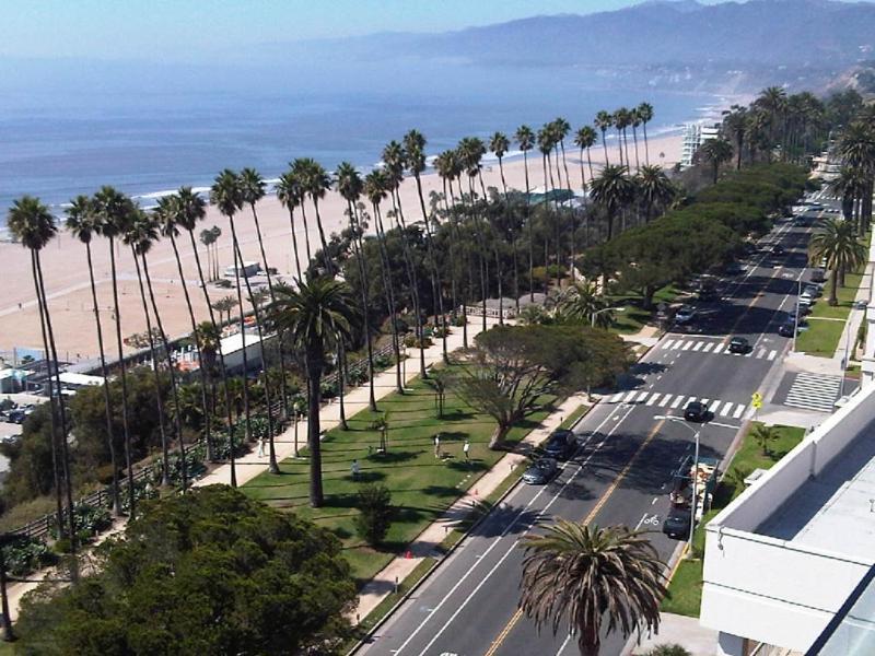 Apartment Spacious 2br Near Santa Monica Beach, Walk Everywhere!