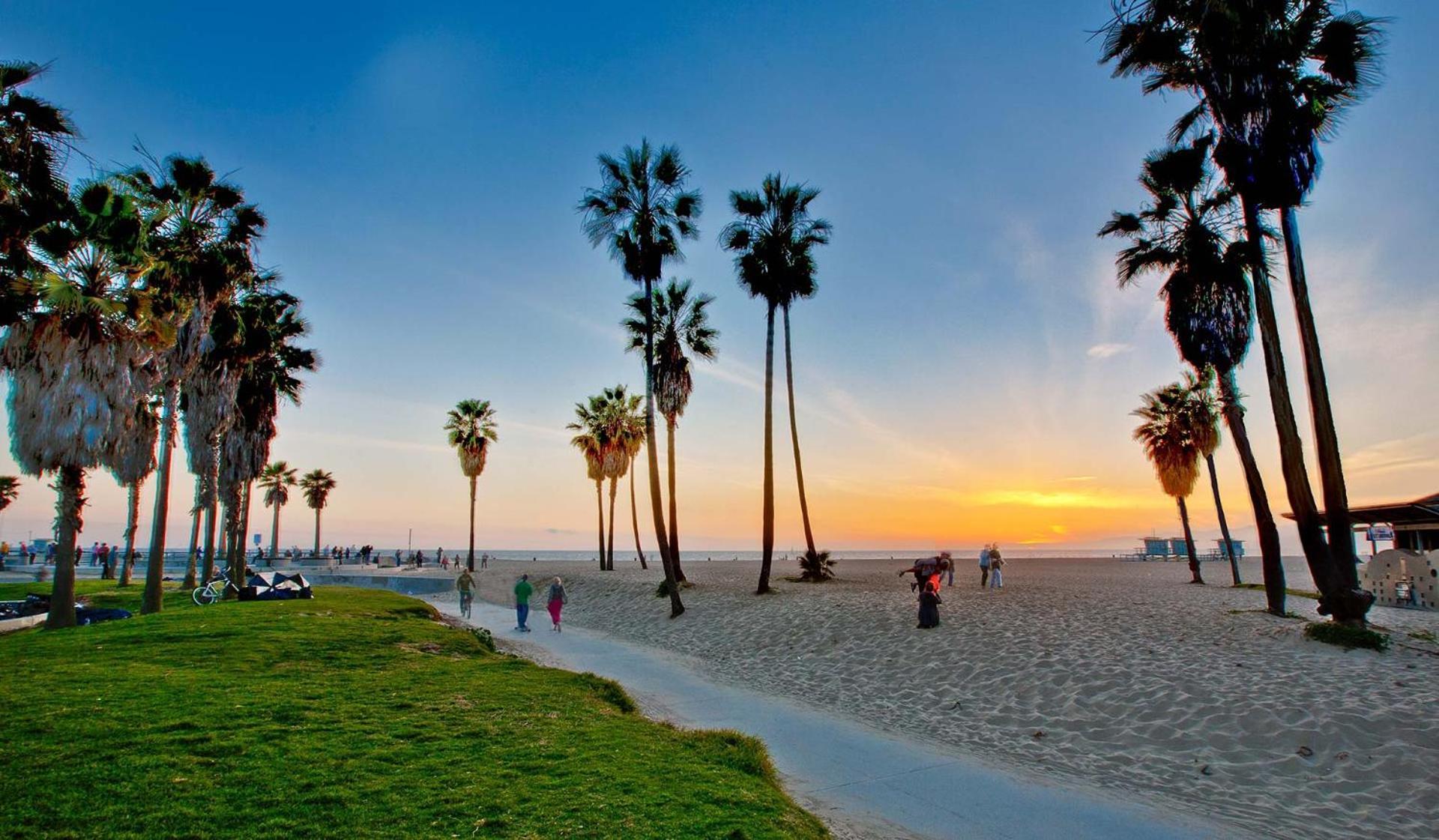 Spacious 2br Near Santa Monica Beach, Walk Everywhere! Apartment Los Angeles