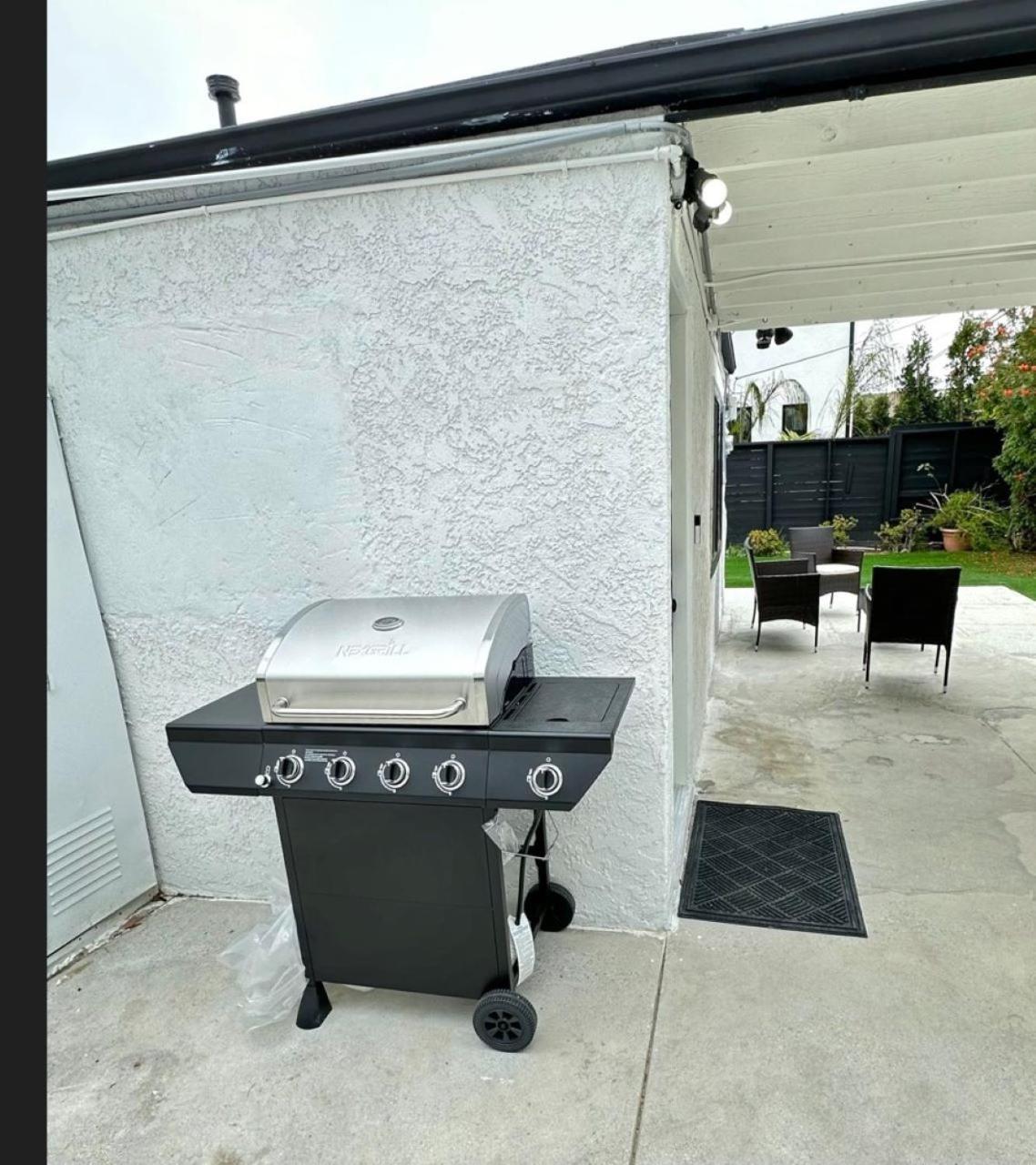 Modern Stylish &cozy Back Unit *
