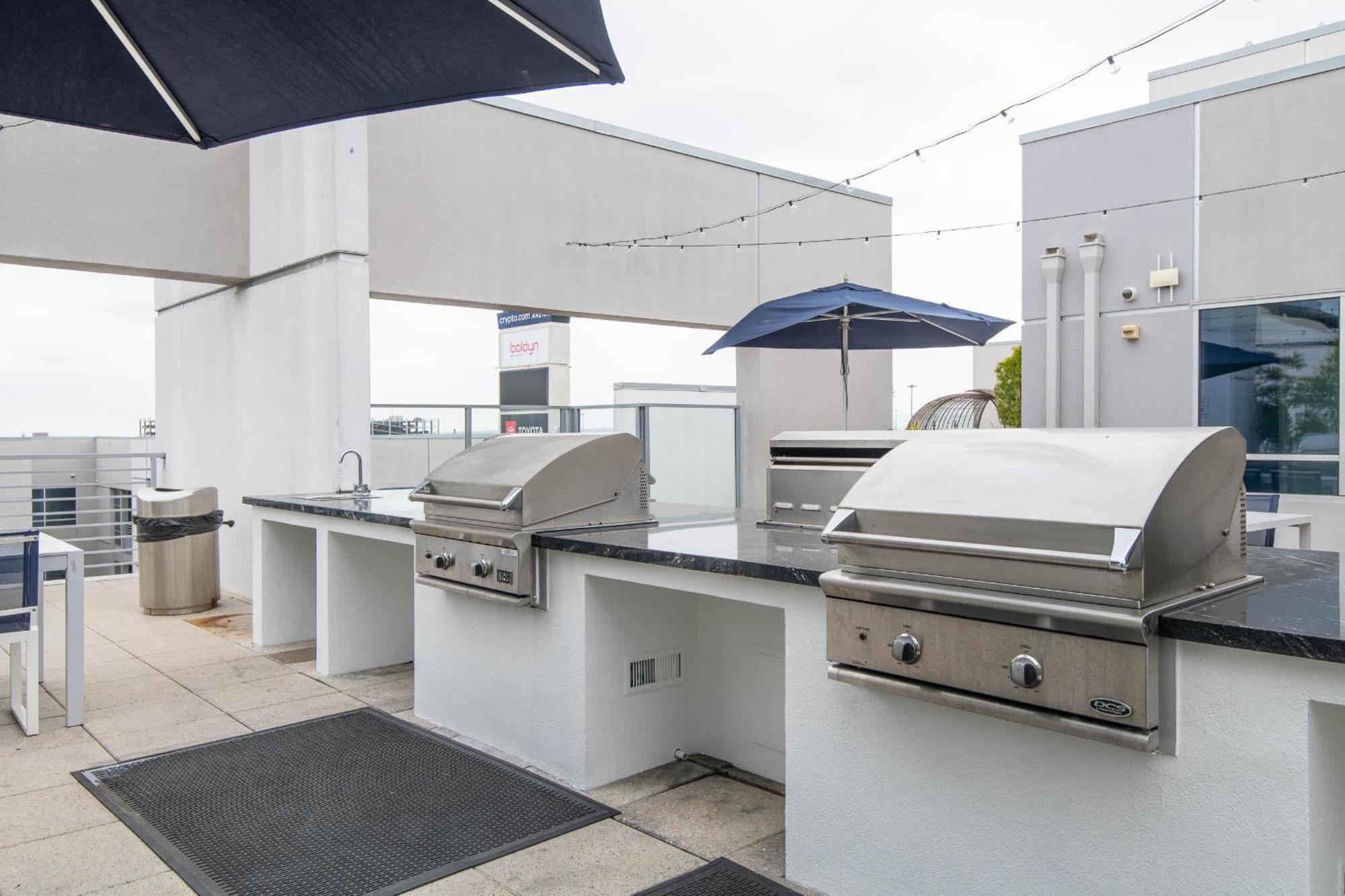 Apartment Downtown 1bed 1bath Freeparking Patio Pool Hot Tub Los Angeles