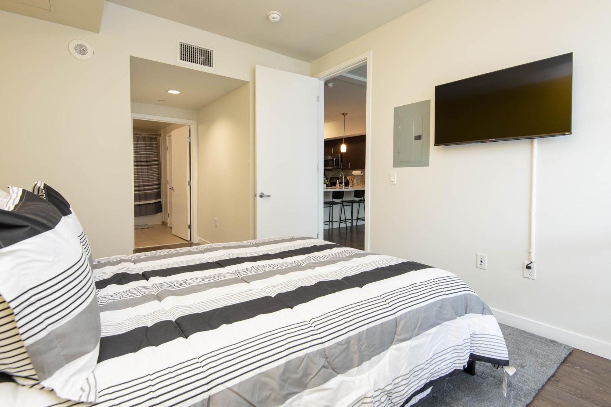 Downtown 1bed 1bath Freeparking Patio Pool Hot Tub *