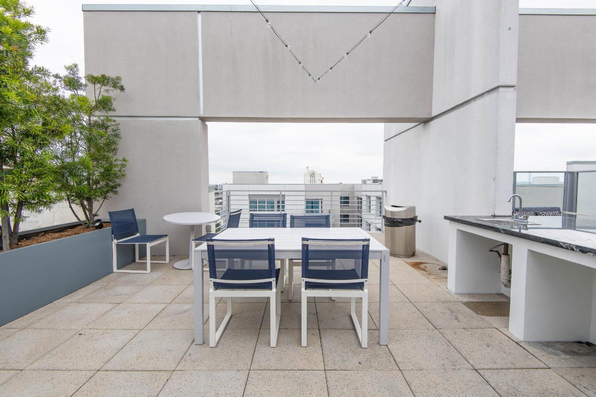 Downtown 1bed 1bath Freeparking Patio Pool Hot Tub Apartment Los Angeles