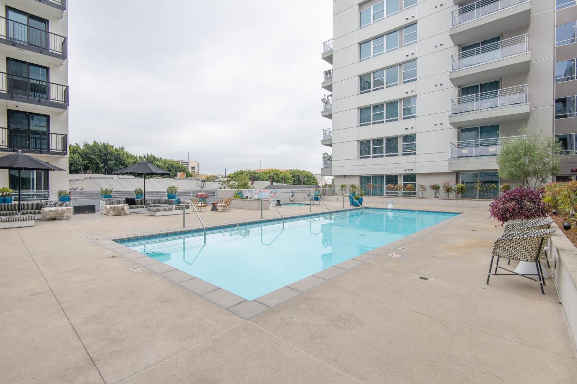 Downtown 1bed 1bath Freeparking Patio Pool Hot Tub * Los Angeles
