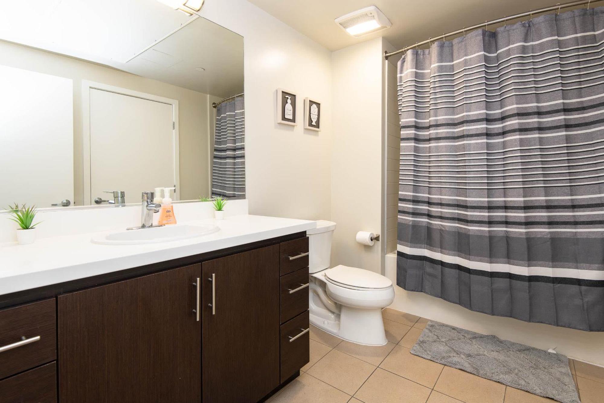 Apartment Downtown 1bed 1bath Freeparking Patio Pool Hot Tub
