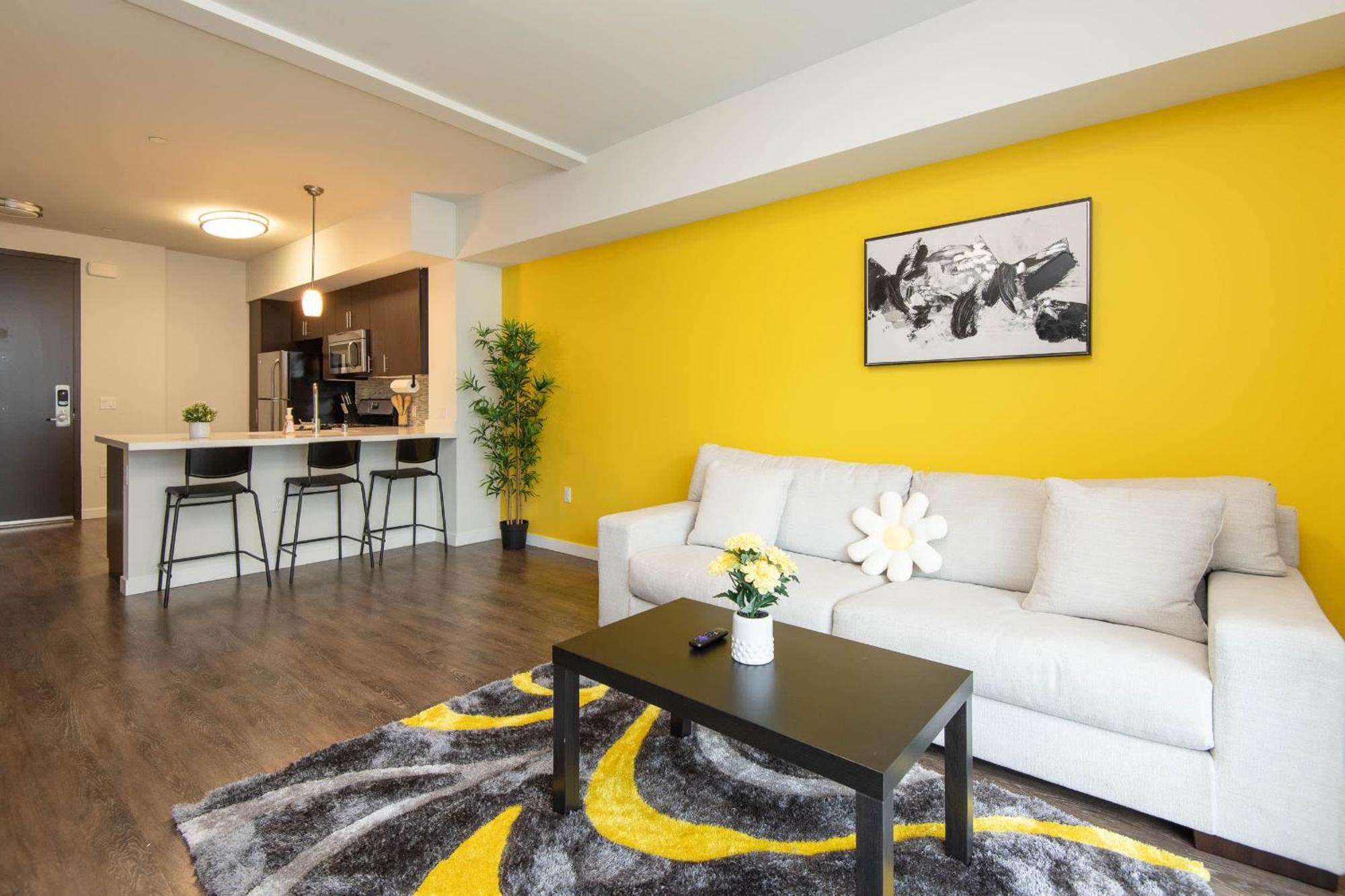 Downtown 1bed 1bath Freeparking Patio Pool Hot Tub Apartment