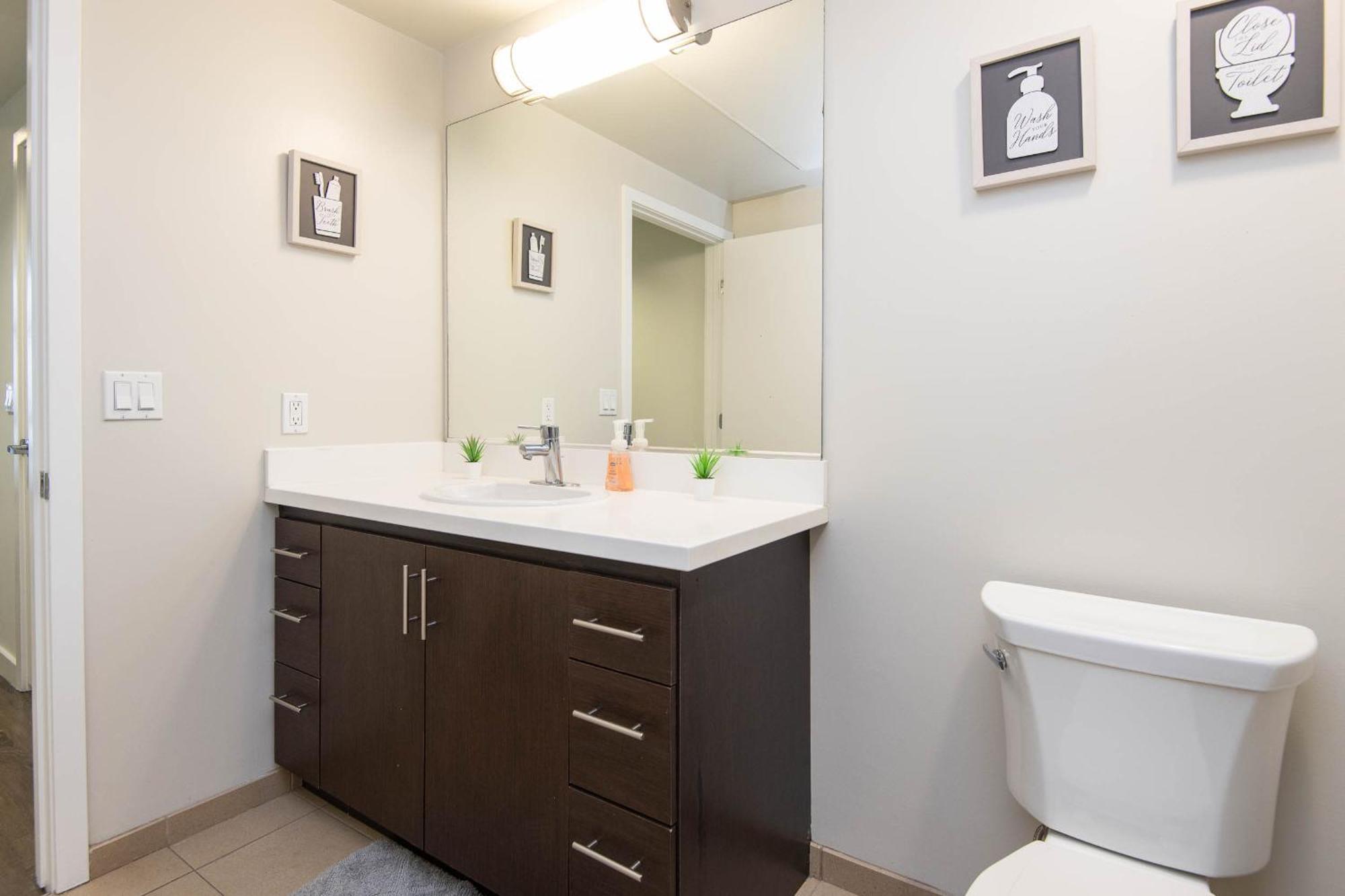 Downtown 1bed 1bath Freeparking Patio Pool Hot Tub *