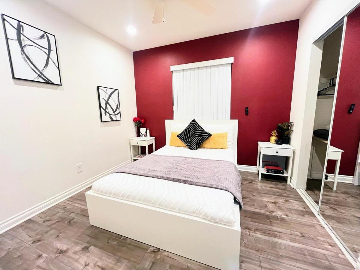 Tr2 4b 3bath Usc Crypto Sofi Universal Parking