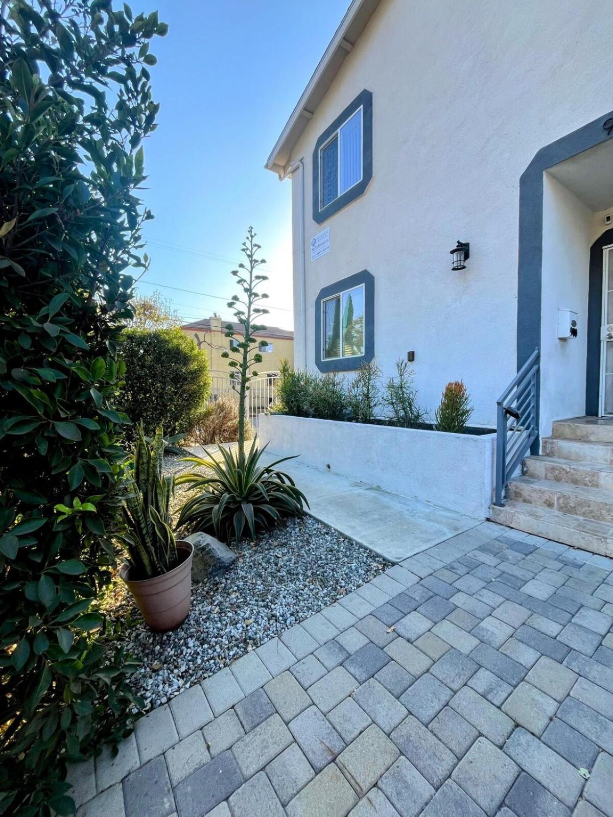 Tr2 4b 3bath Usc Crypto Sofi Universal Parking