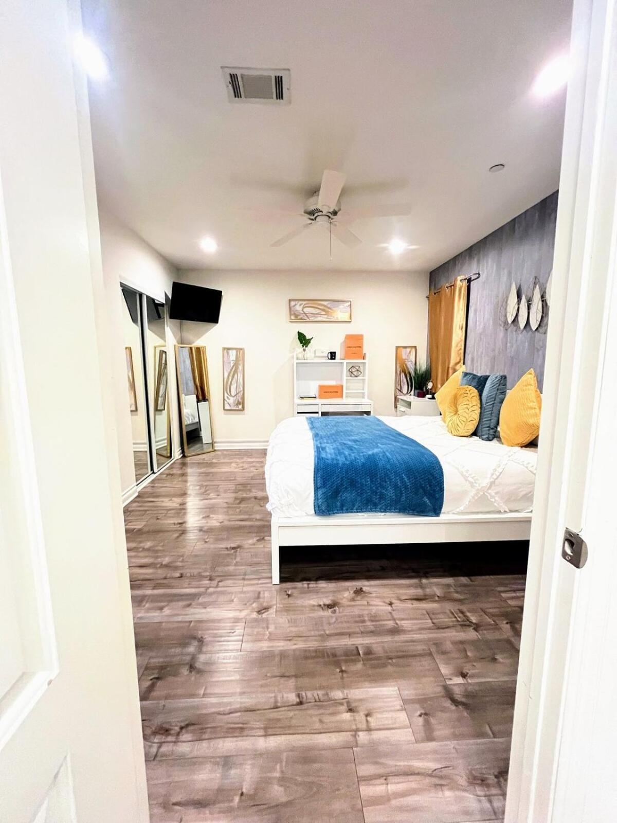 Apartment Tr2 4b 3bath Usc Crypto Sofi Universal Parking Los Angeles