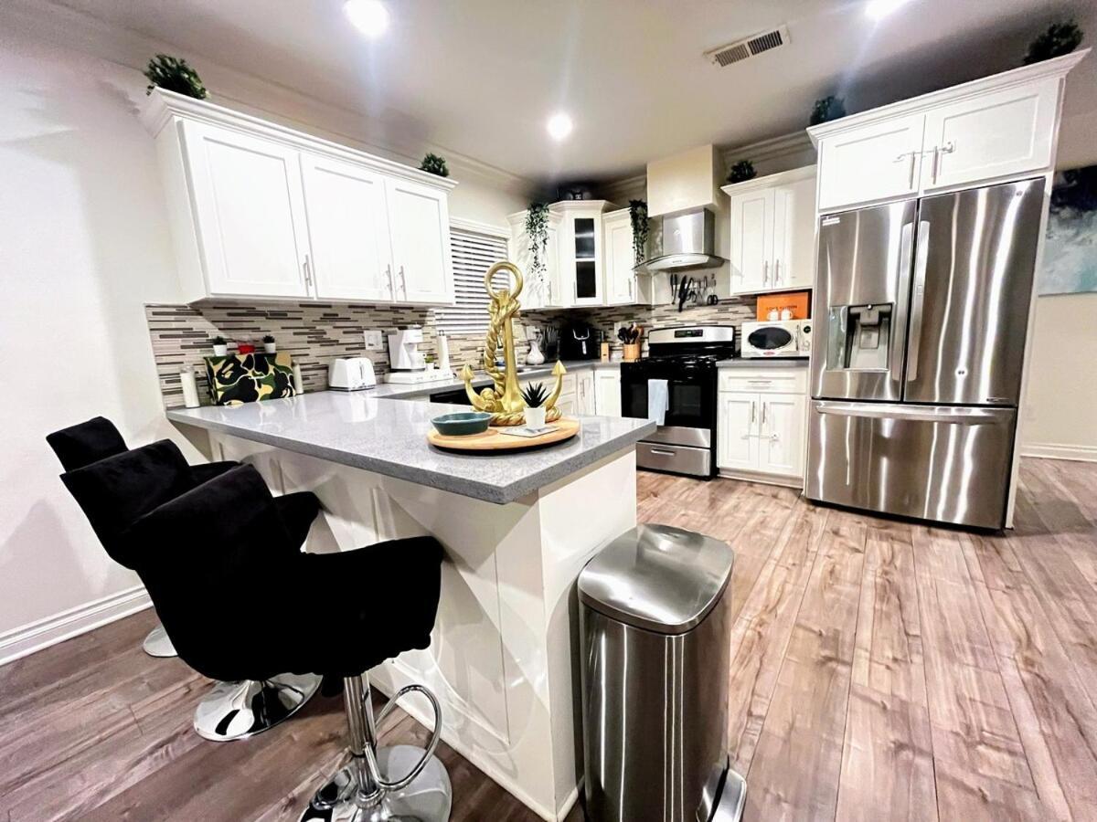 Tr2 4b 3bath Usc Crypto Sofi Universal Parking Apartment
