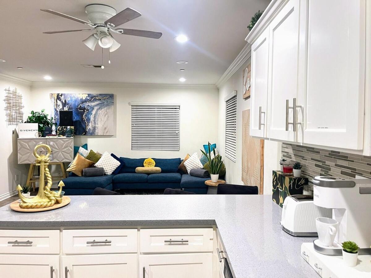 Tr2 4b 3bath Usc Crypto Sofi Universal Parking Los Angeles