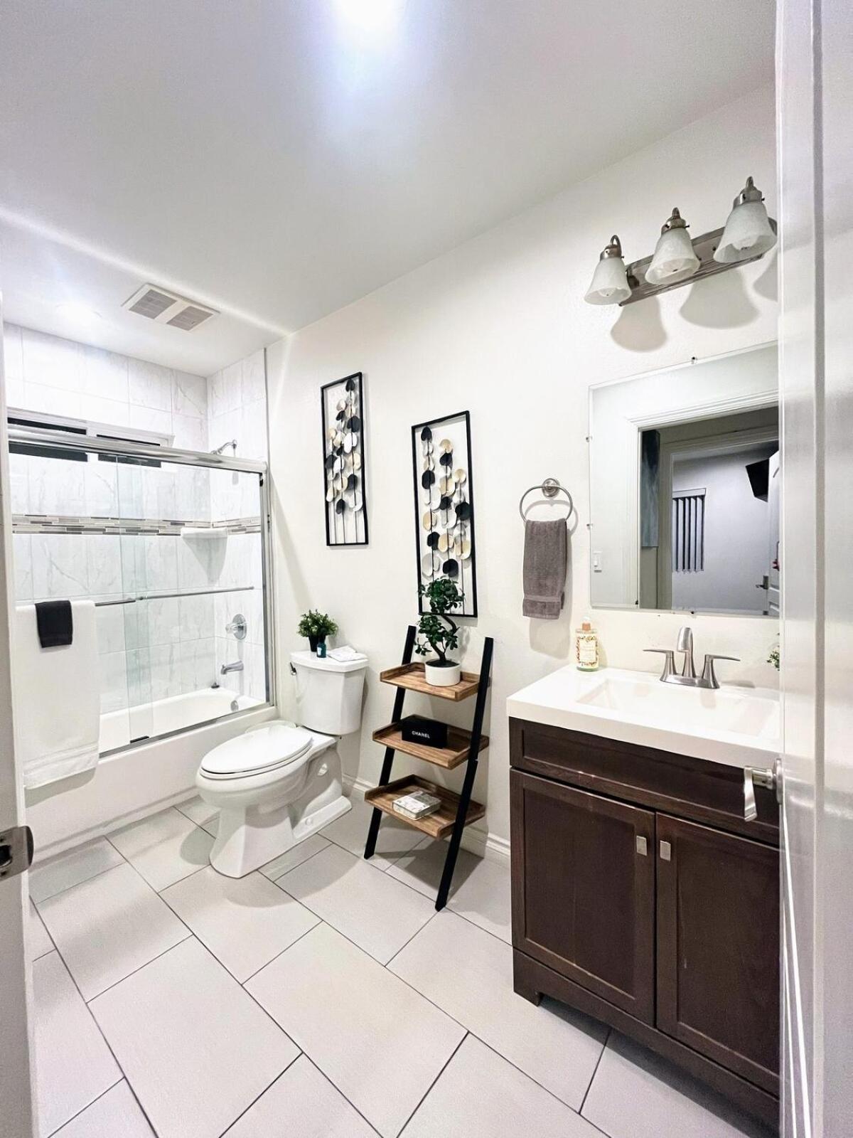 Tr2 4b 3bath Usc Crypto Sofi Universal Parking