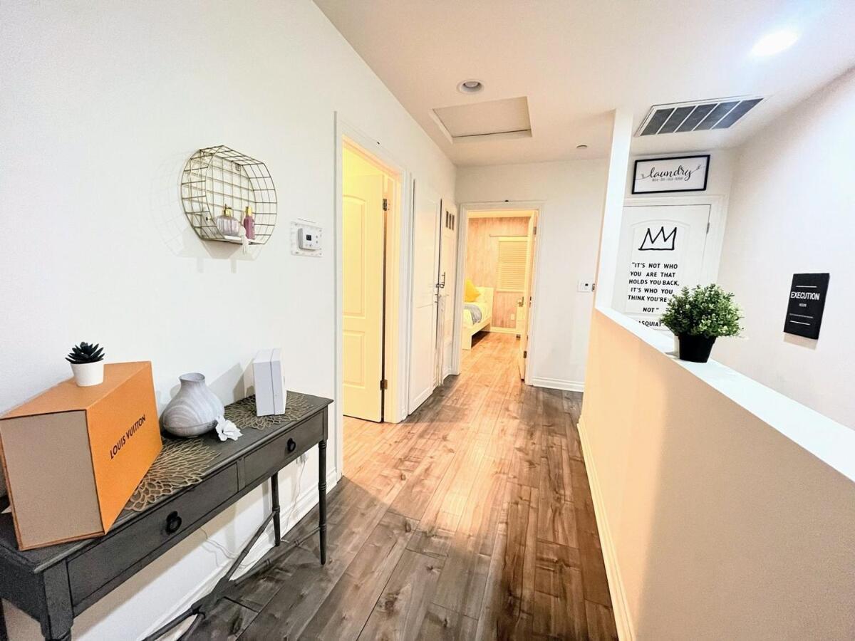 Tr2 4b 3bath Usc Crypto Sofi Universal Parking Los Angeles