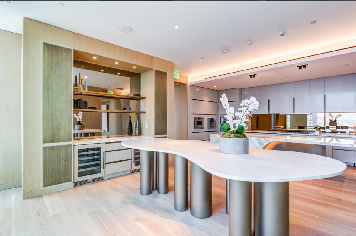 Apartment Sky View 2 Bed 2 Bath Penthouse In Heart Of Dtla Los Angeles