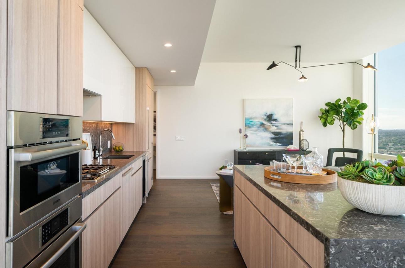 Sky View 2 Bed 2 Bath Penthouse In Heart Of Dtla *