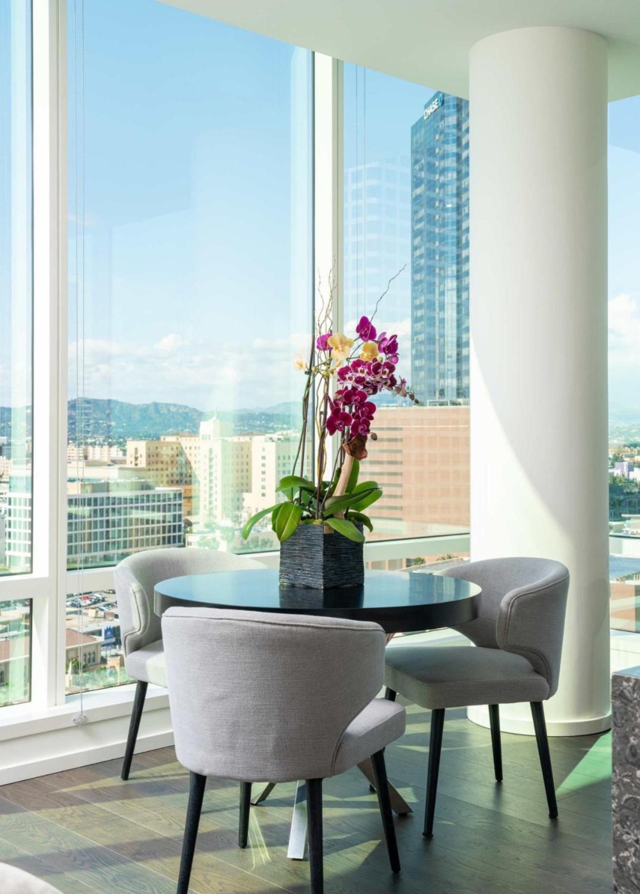 Apartment Sky View 2 Bed 2 Bath Penthouse In Heart Of Dtla Los Angeles