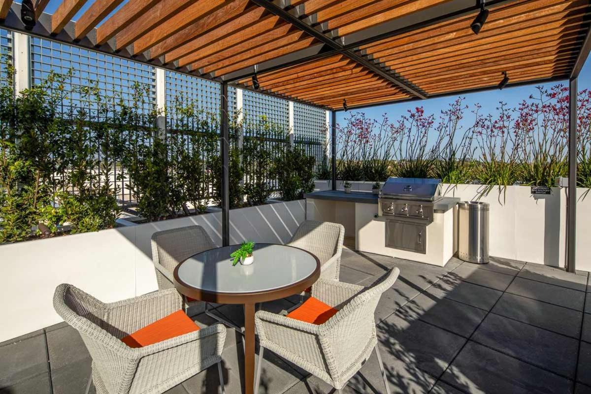Apartment Santa Monica With Pool And Los Angeles