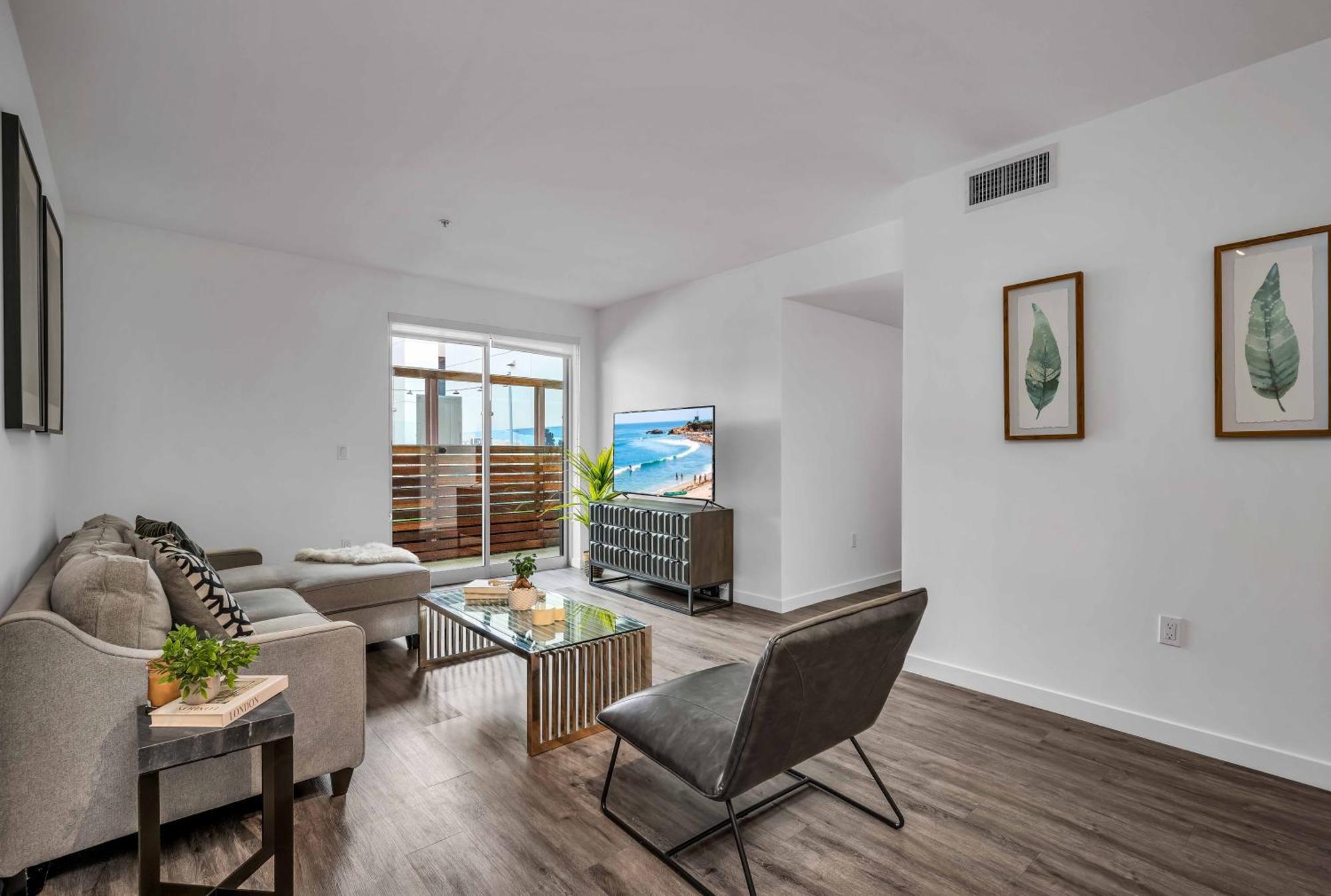 Santa Monica With Pool And Apartment *
