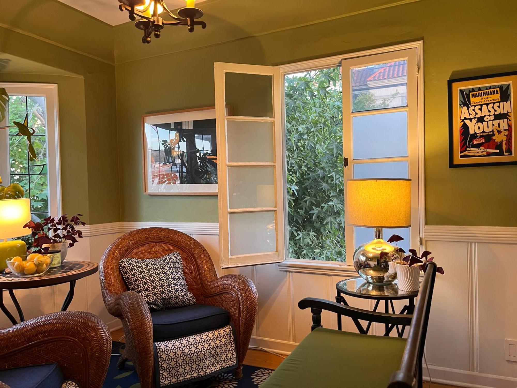 5-star Beverlyhills Homestay *