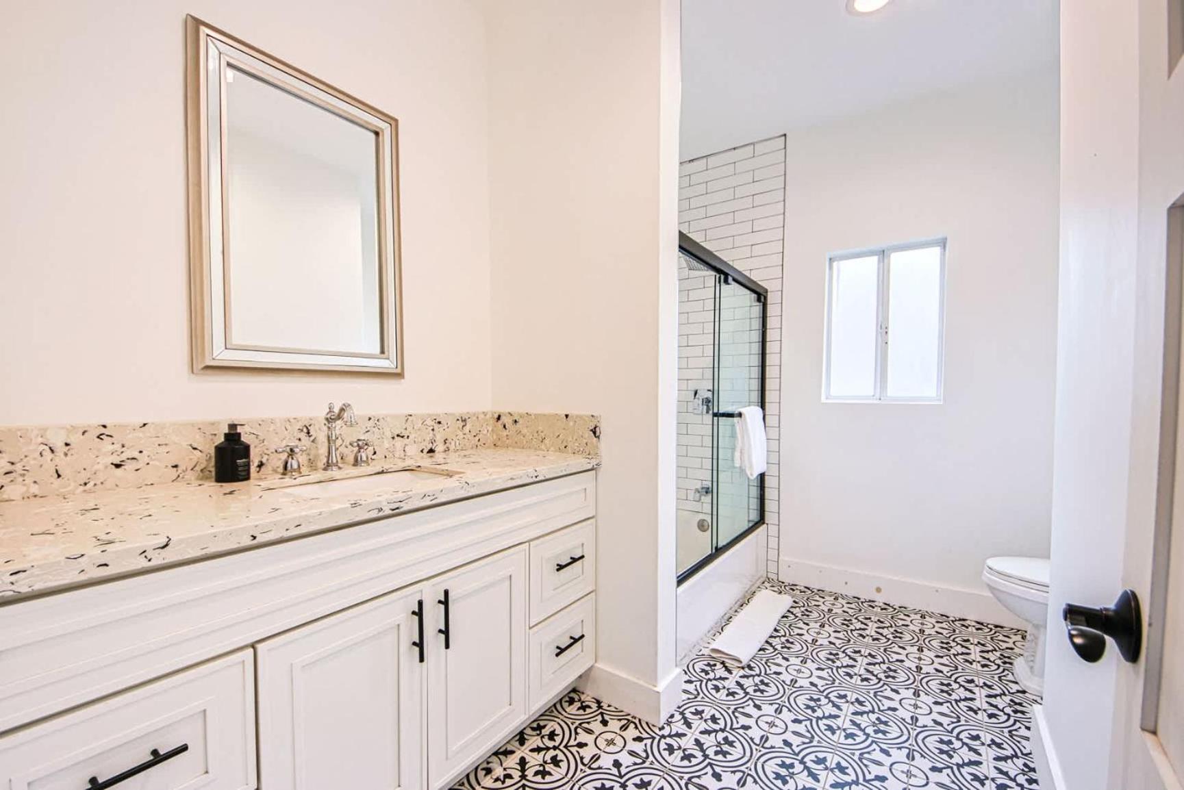 Charming 3b Retreat &backyard *