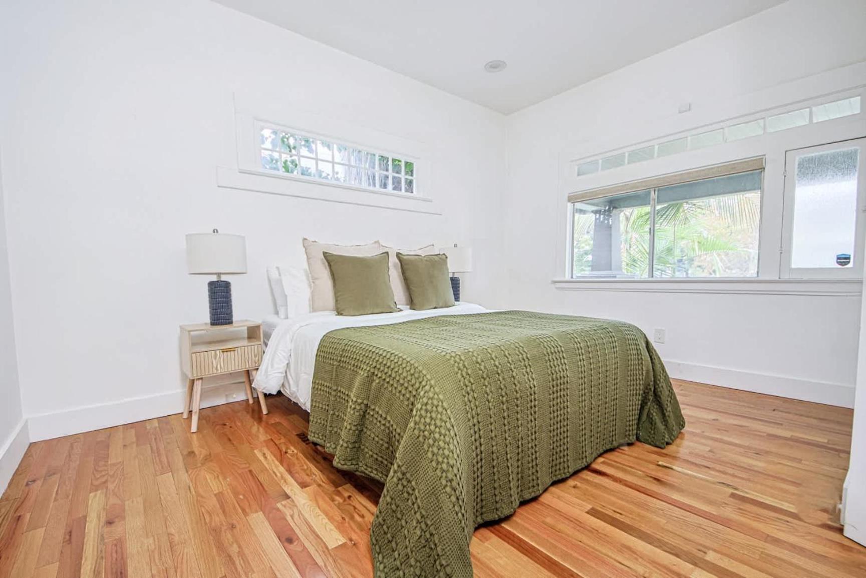 Charming 3b Retreat &backyard Holiday home
