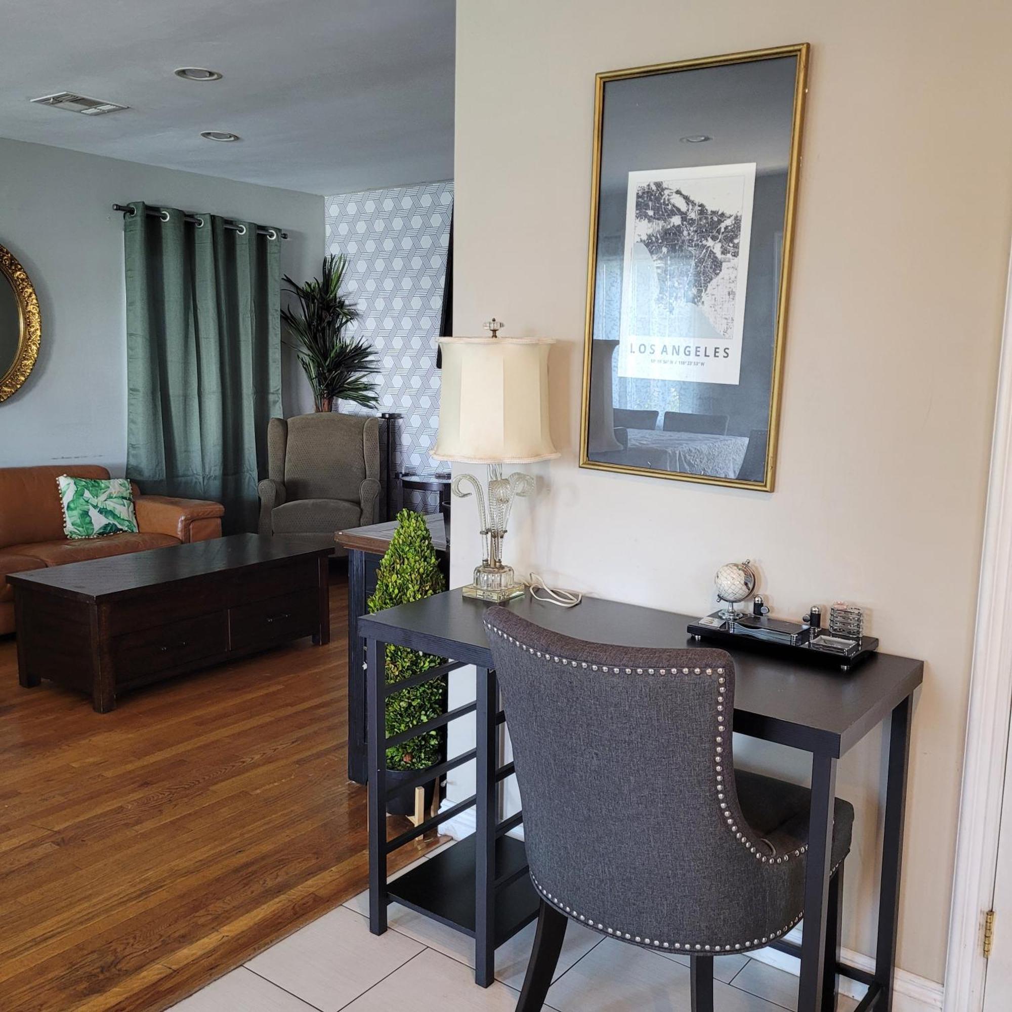 Holiday home 3 Bedroom 2 Bath With Jacuzzi Near Beverly Hills, Wi-fi, Jacuzzi, Roku, Bbq, Giant Games Family Fun *