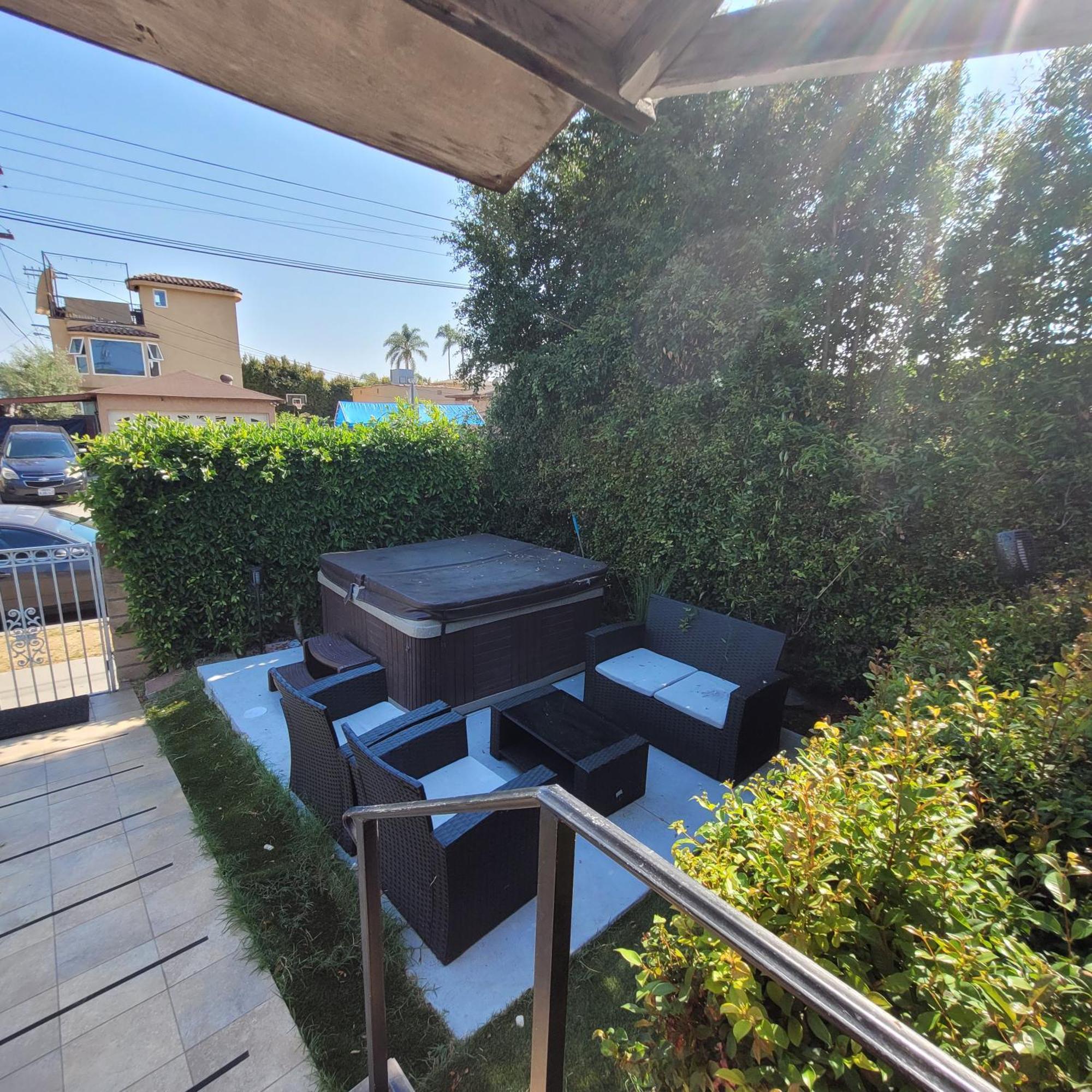 3 Bedroom 2 Bath With Jacuzzi Near Beverly Hills, Wi-fi, Jacuzzi, Roku, Bbq, Giant Games Family Fun *