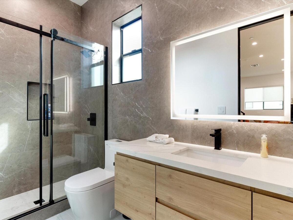 Modern Luxe Retreat Four-bedroom Los Angeles