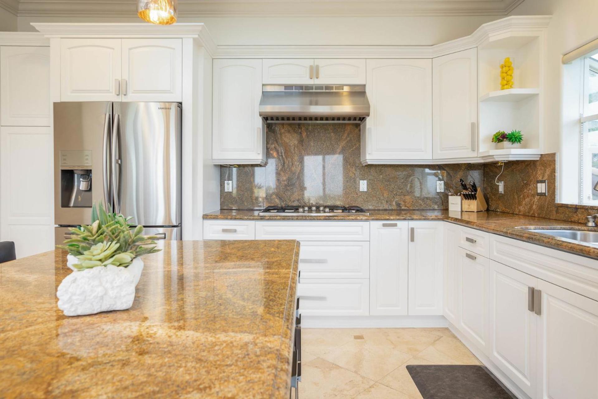 Luxury Modern W/ Great La Views *