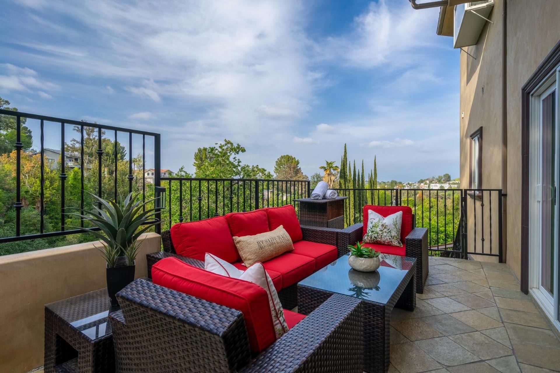 Luxury Modern W/ Great La Views Holiday home *