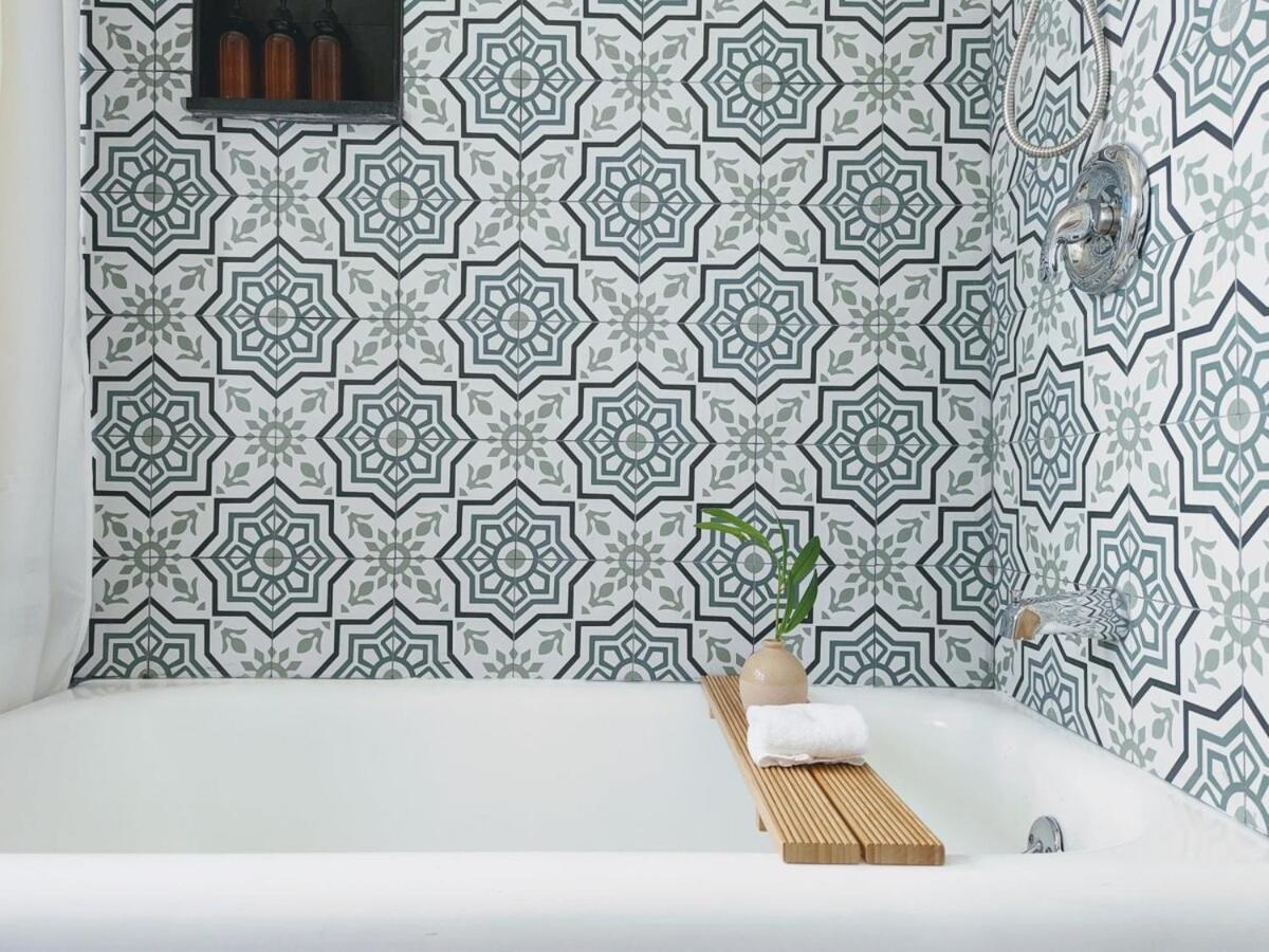 Charming 1920s On A Quiet Cul-de-sac Los Angeles