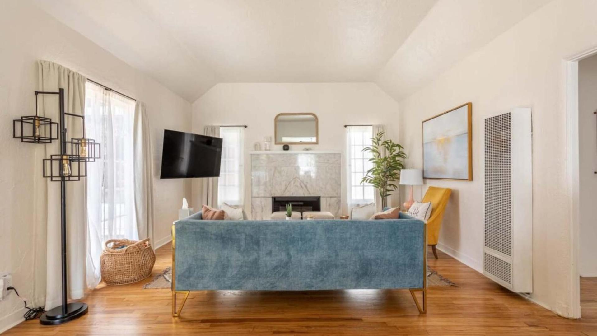 Charming 1920s On A Quiet Cul-de-sac Los Angeles