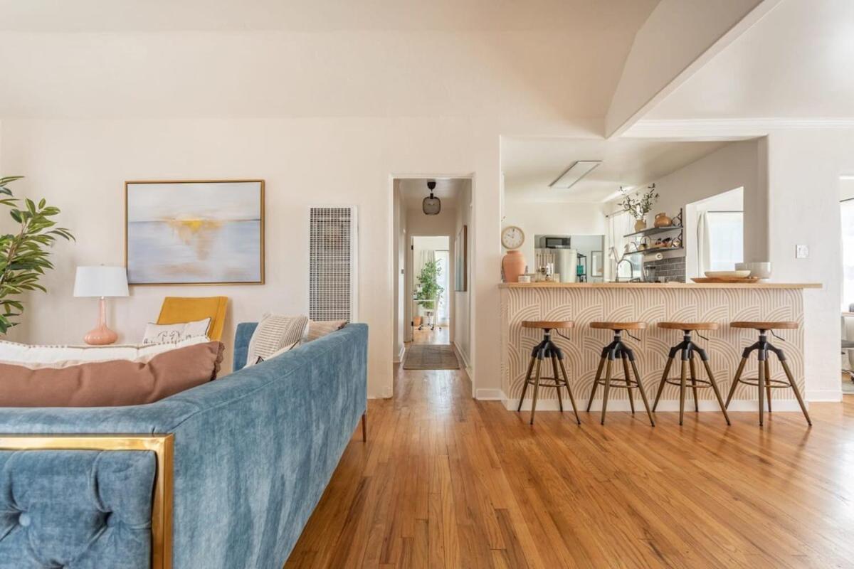 Charming 1920s On A Quiet Cul-de-sac Holiday home