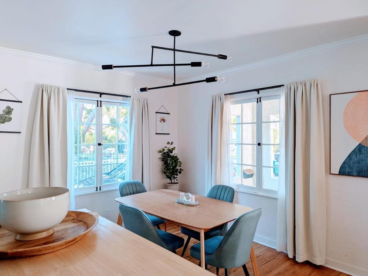 Charming 1920s On A Quiet Cul-de-sac Holiday home *