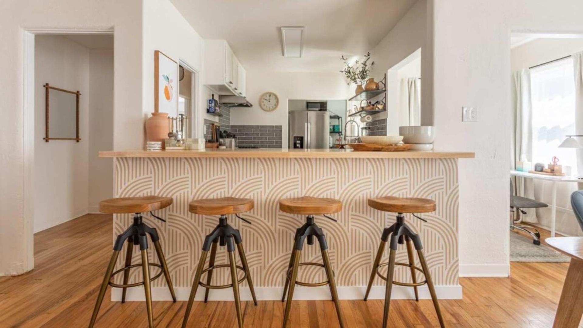 Charming 1920s On A Quiet Cul-de-sac Holiday home