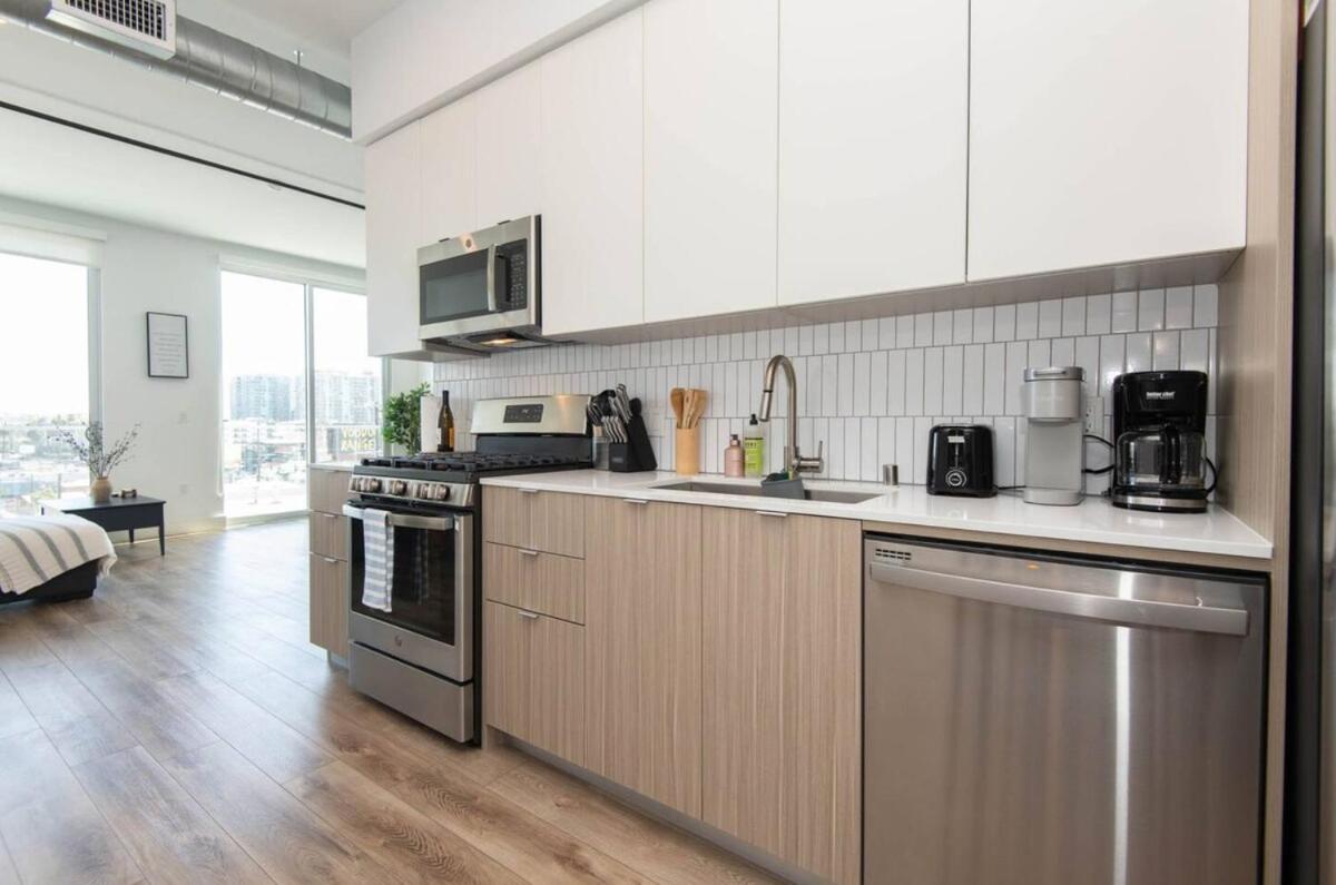 Luxury 2 Bedroom Penthouse With Stunning Views Venice & Marina Del Rey *
