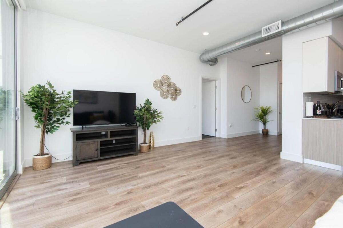 Luxury 2 Bedroom Penthouse With Stunning Views Venice & Marina Del Rey *