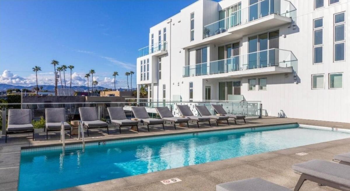 Luxury 2 Bedroom Penthouse With Stunning Views Venice & Marina Del Rey